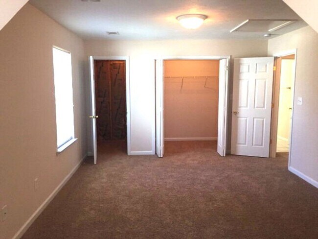 Building Photo - 913 Cabot Cove