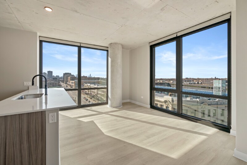 Foto principal - 4500 N Broadway