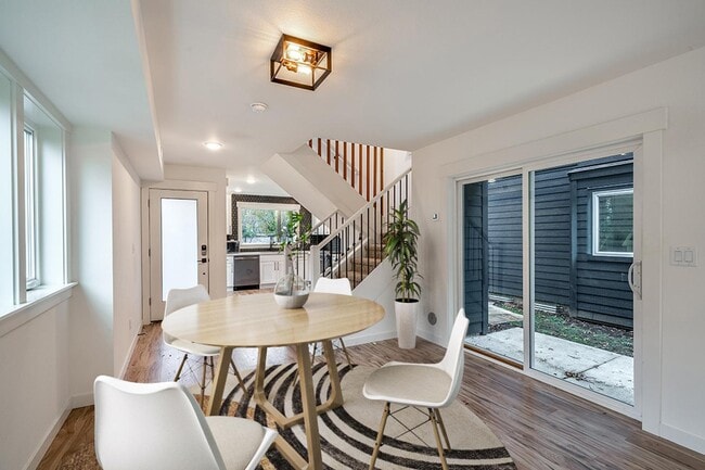Building Photo - Brand new Portsmouth home steps from Colum...