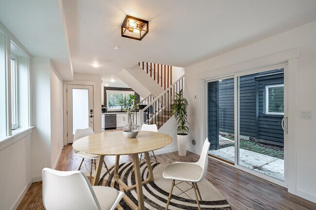 Foto del edificio - Brand new Portsmouth home steps from Colum...