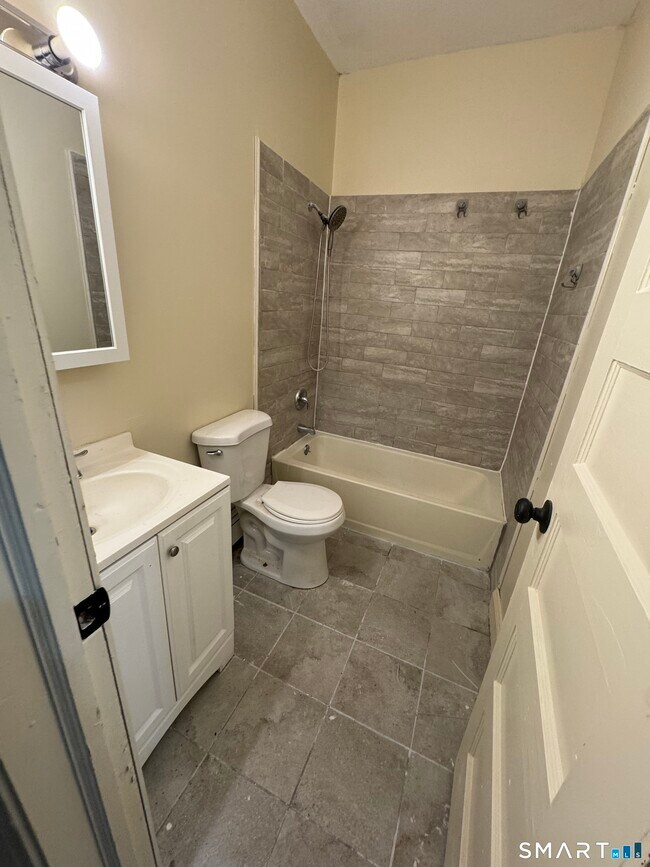 Building Photo - 304 Shelton Ave