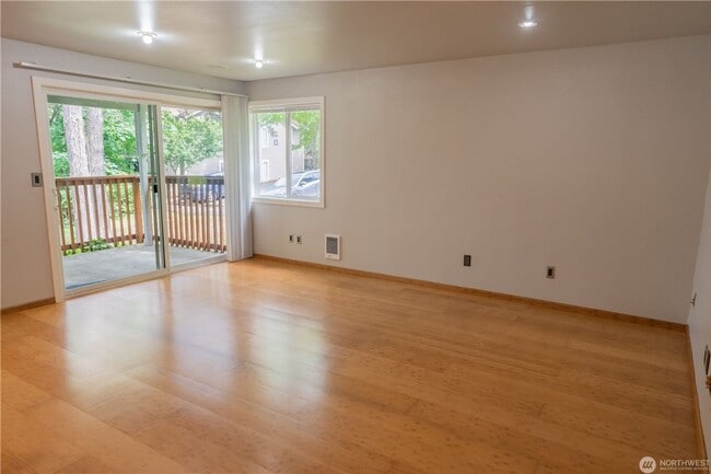 Building Photo - 1Bd/1Ba Redmond Condo