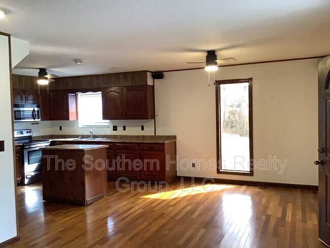 Foto del edificio - 1221 S Matlock Ave