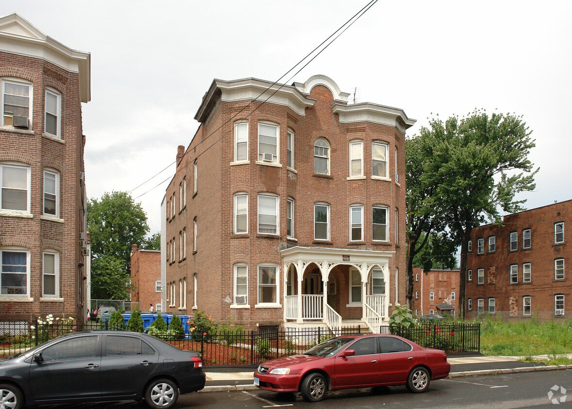 2224 Putnam Hts, Hartford, CT 06106 Apartments in Hartford, CT