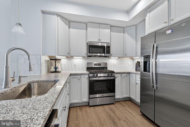 Foto del edificio - 100 Lawndale Dr