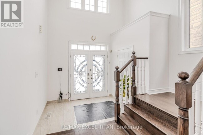 Building Photo - 498 Thomas Slee Dr
