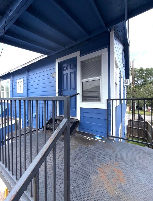 Building Photo - 7018 Avenue F