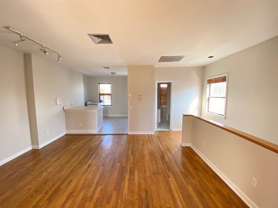 Primary Photo - 276 1st St