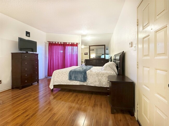 Foto del edificio - 10855 Meadowglen Ln