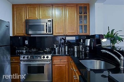 Building Photo - 350 Cabrini Blvd