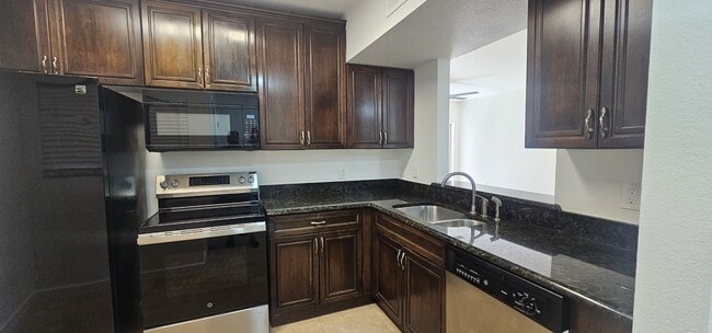 Building Photo - 13215 Villa Vista Dr