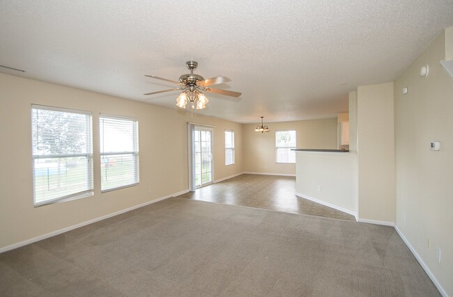Building Photo - 862 Streamside Dr
