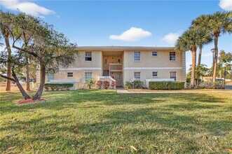 Building Photo - 1564 SE Royal Green Cir