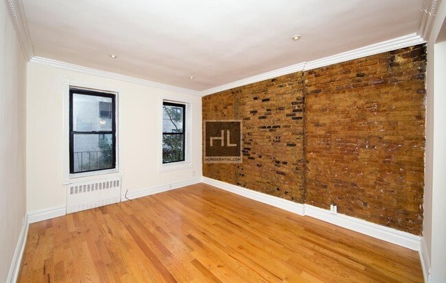 Foto del edificio - 242 E 75th St