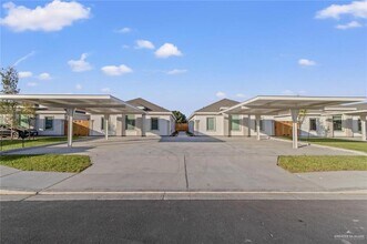 Building Photo - 11 Shavano Dr