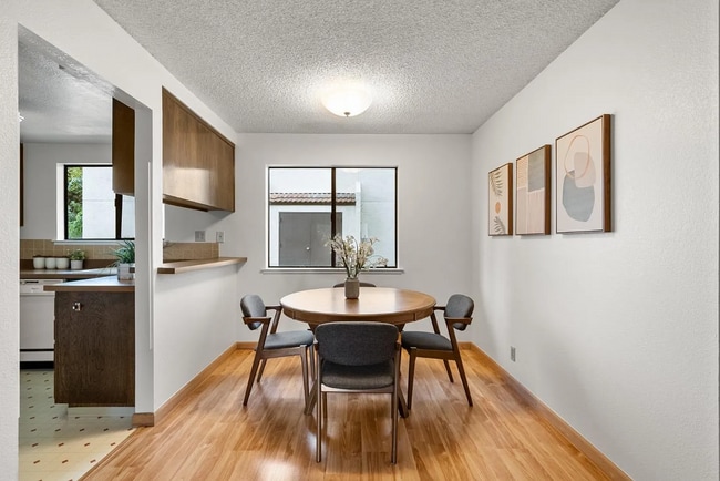 Building Photo - Charming 1 Bedroom 1 Bathroom Condo in the...
