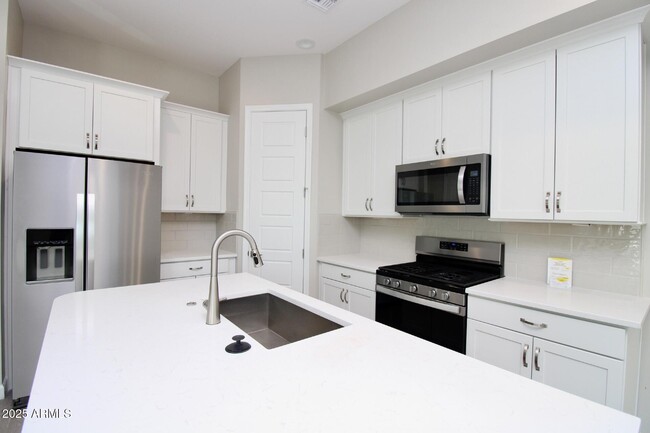 Building Photo - 4811 E Village Dr