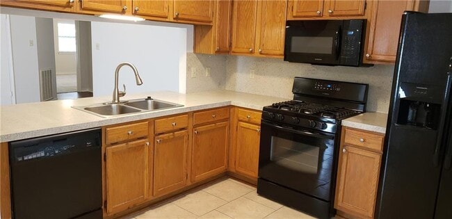 Building Photo - 808 David Curry Dr