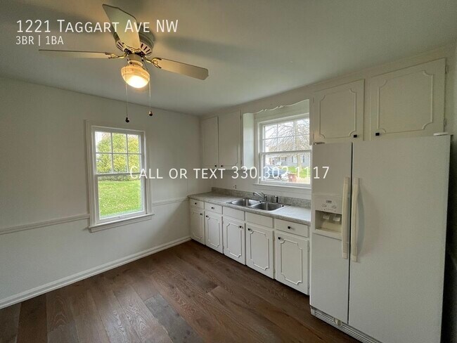 Building Photo - Three bedroom one bathroom home for rent