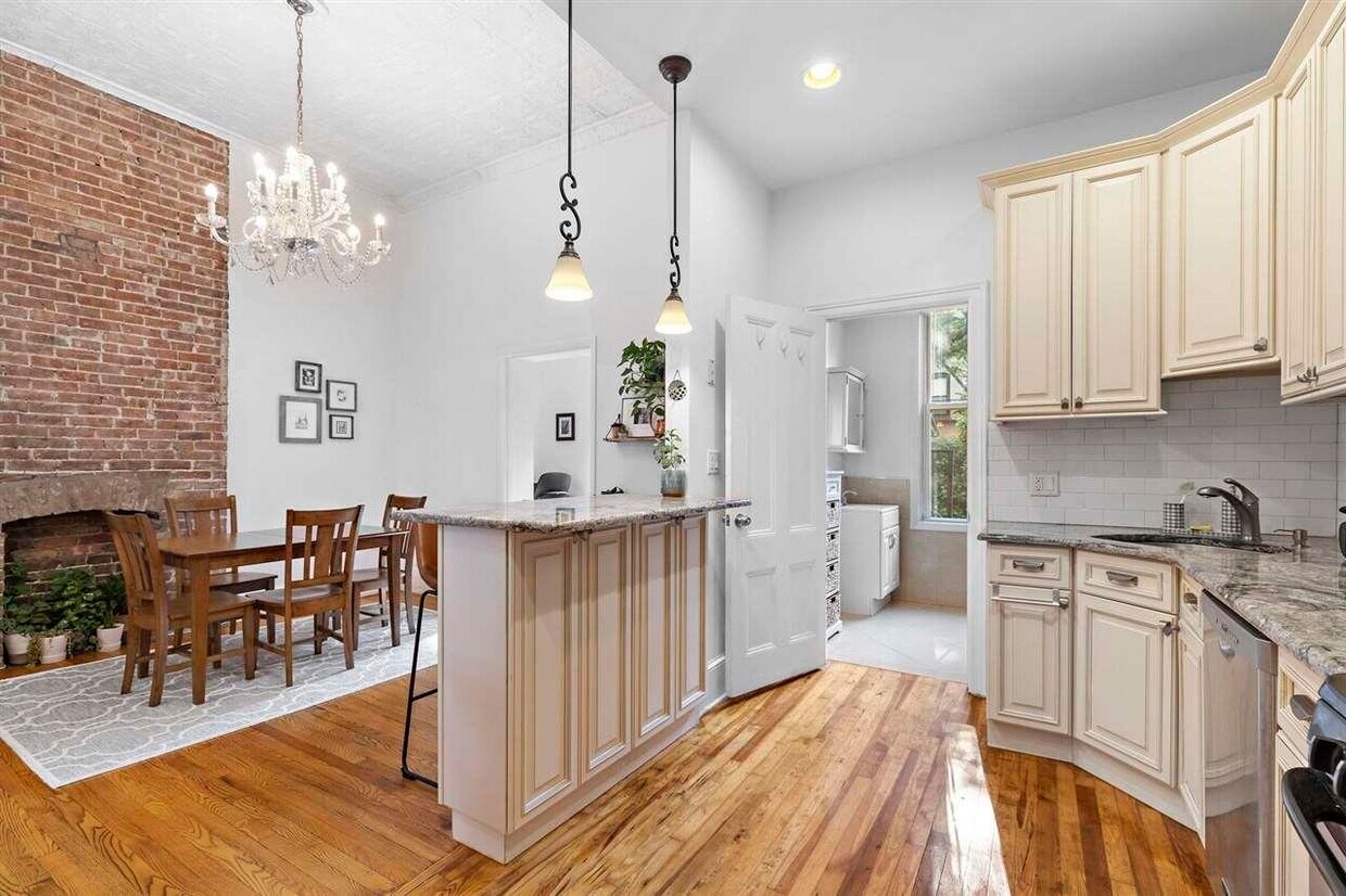 Foto principal - 910 Willow Ave