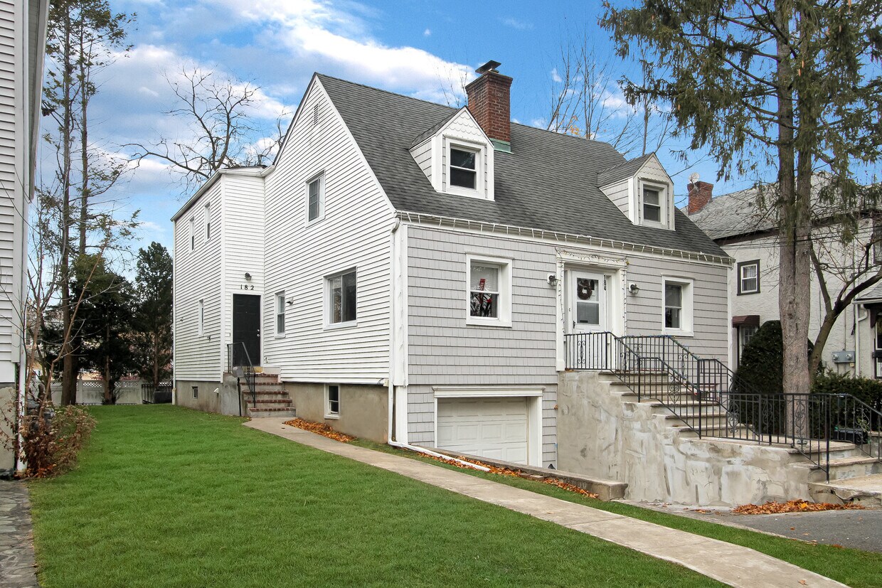 Primary Photo - 182 Nelson Ave