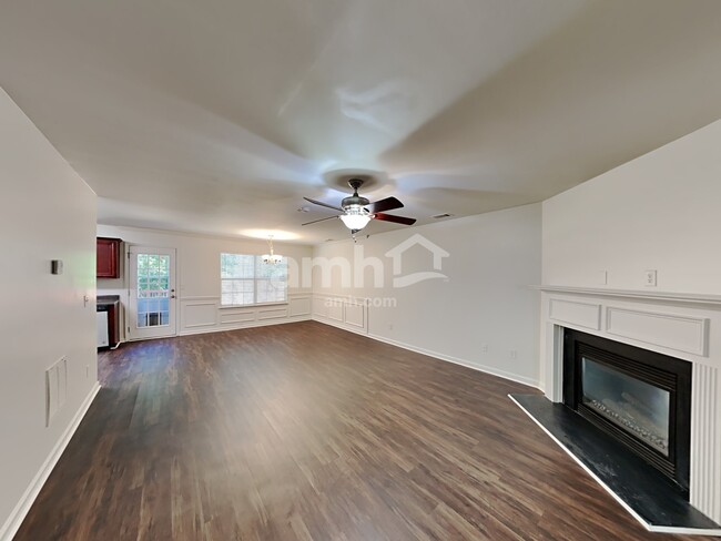 Foto del edificio - 339 Hidden Creek Ln