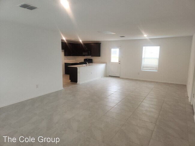 Foto del edificio - 3 br, 2 bath House - 2640 Kingsman Dr