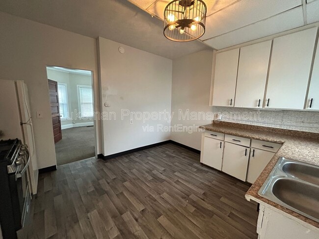 Foto del edificio - 802-806 West Cedar Street
