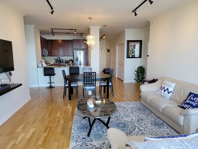 Building Photo - 100 E 14th St