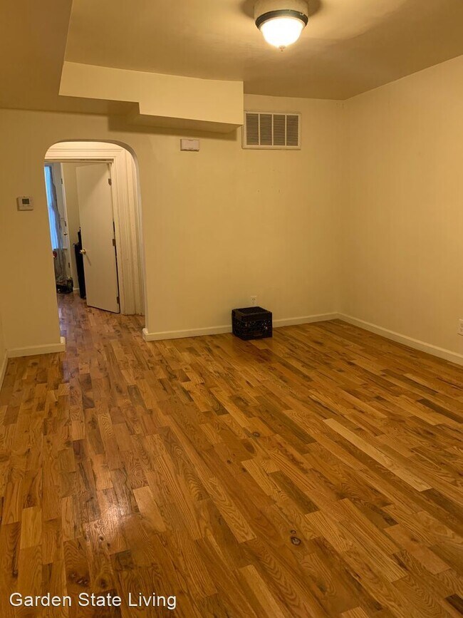 Building Photo - 5 br, 2 bath House - 391 S 10th St