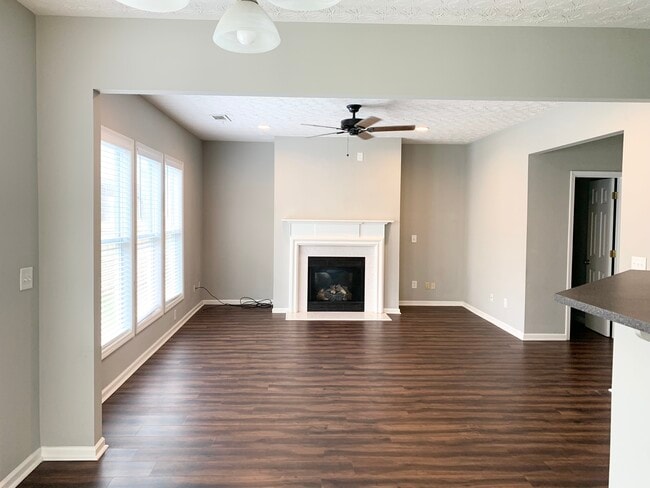 Building Photo - 406 Pepperbush Bend