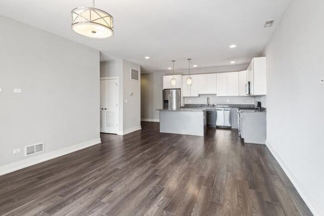 Building Photo - 2 bedroom in Glenview IL 60025