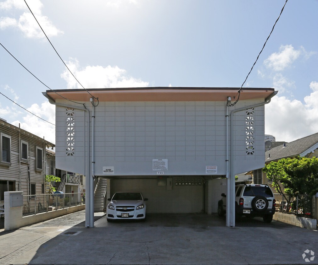 Building Photo - 735 Pumehana St