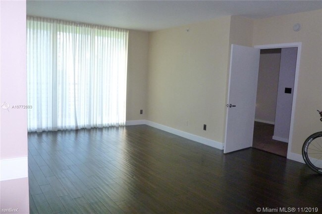 Building Photo - 2 br, 2 bath Condo - One Miami East Condo