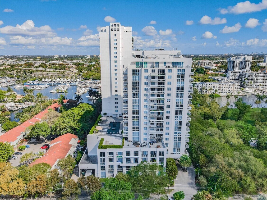 Foto principal - 1871 NW S River Dr
