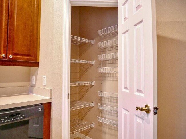 Foto del edificio - 590 Pinebranch Cir