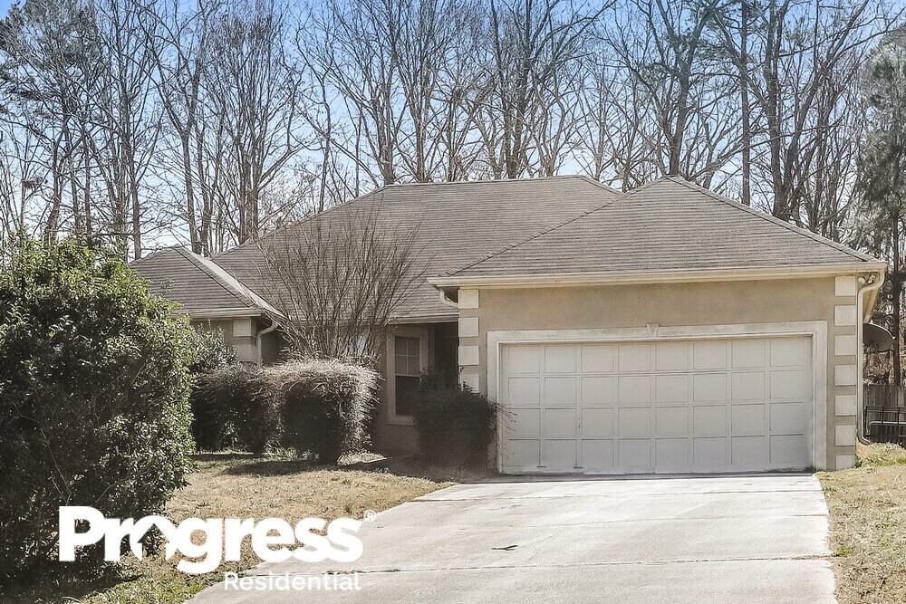 8123 Mahogany Ln, Lithonia, GA 30058