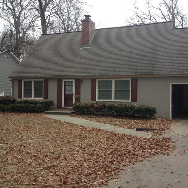 1680 ft² (+ principal de nivel superior) Cape Cod House - 4515 West 72nd Terrace