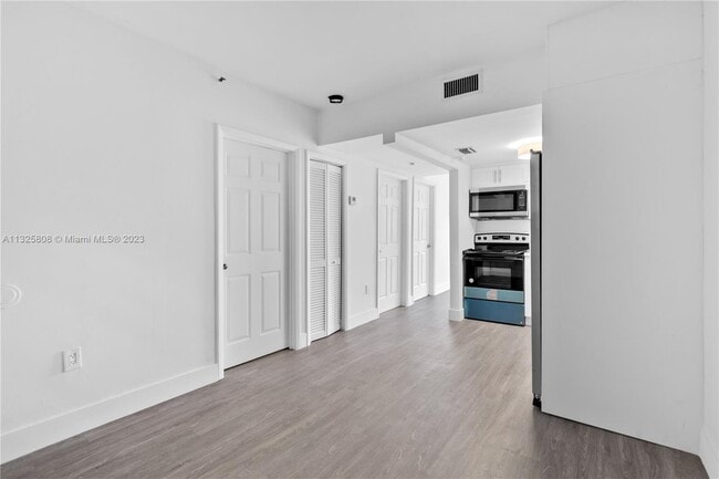 Foto del edificio - 1351 SW 4th St