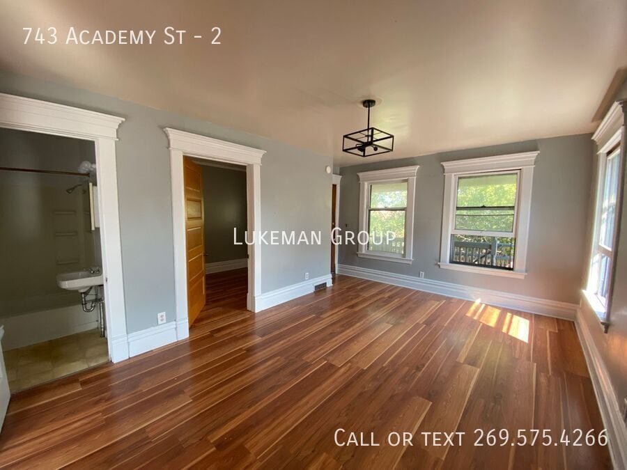 Primary Photo - 743 Academy St