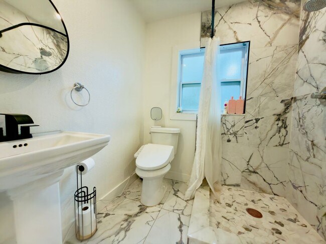 Foto del edificio - 2238 Quincy St S