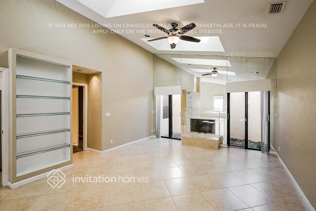 Foto del edificio - 7045 Golf Pointe Cir