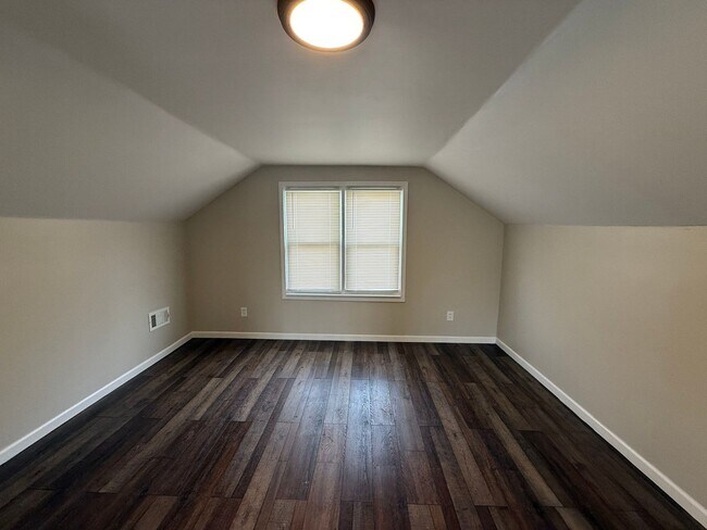Foto del edificio - Renovated 3-Bedroom Home – 50% Off First M...