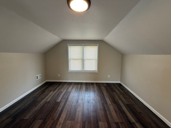 Building Photo - Renovated 3-Bedroom Home – We Welcome Sect...