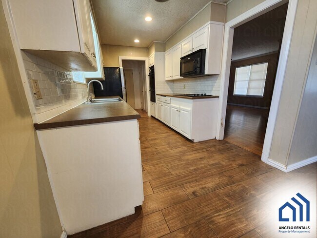 Building Photo - Lovely home in Southern College Hills Neig...