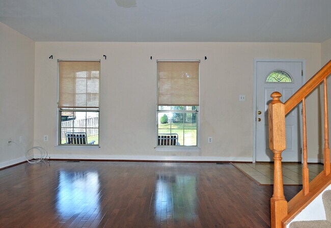 Living room - 6934 Hovingham Ct