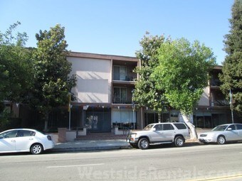 Foto principal - 17550 Burbank Blvd