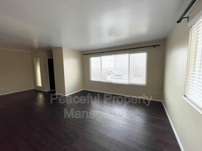 Foto del edificio - 2025 Broadmoor St S