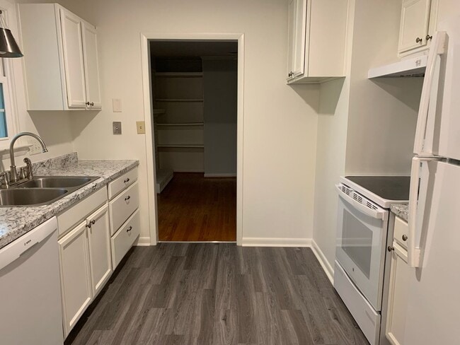 Building Photo - NEW PRICE!! GREAT LOCATION!! RANCH HOME WITH HARDWOODS NEAR DOWNTOWN