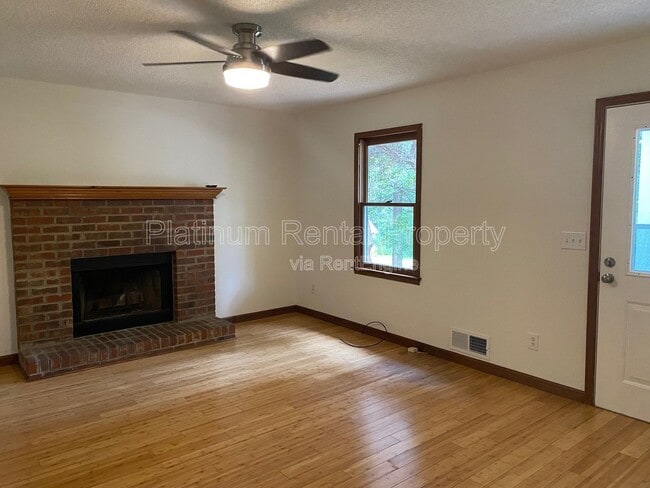 Building Photo - 4545 Bonneville Dr